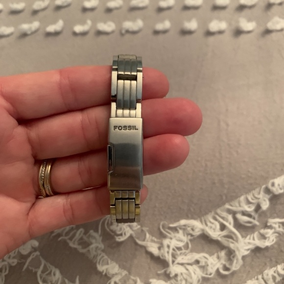 Women’s Fossil watch - Picture 3 of 3